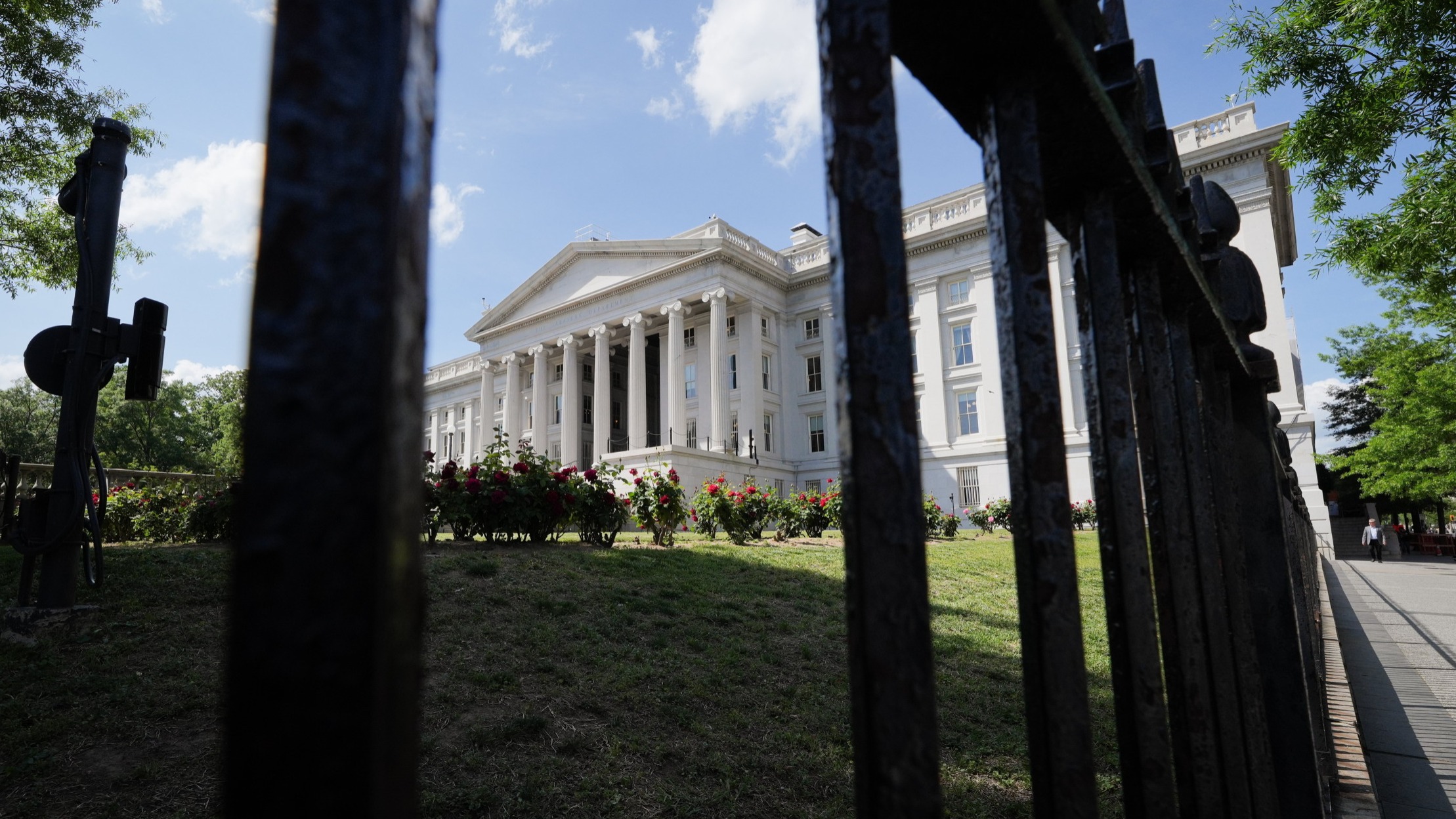 d1e00ek4ebabms.cloudfront.net image