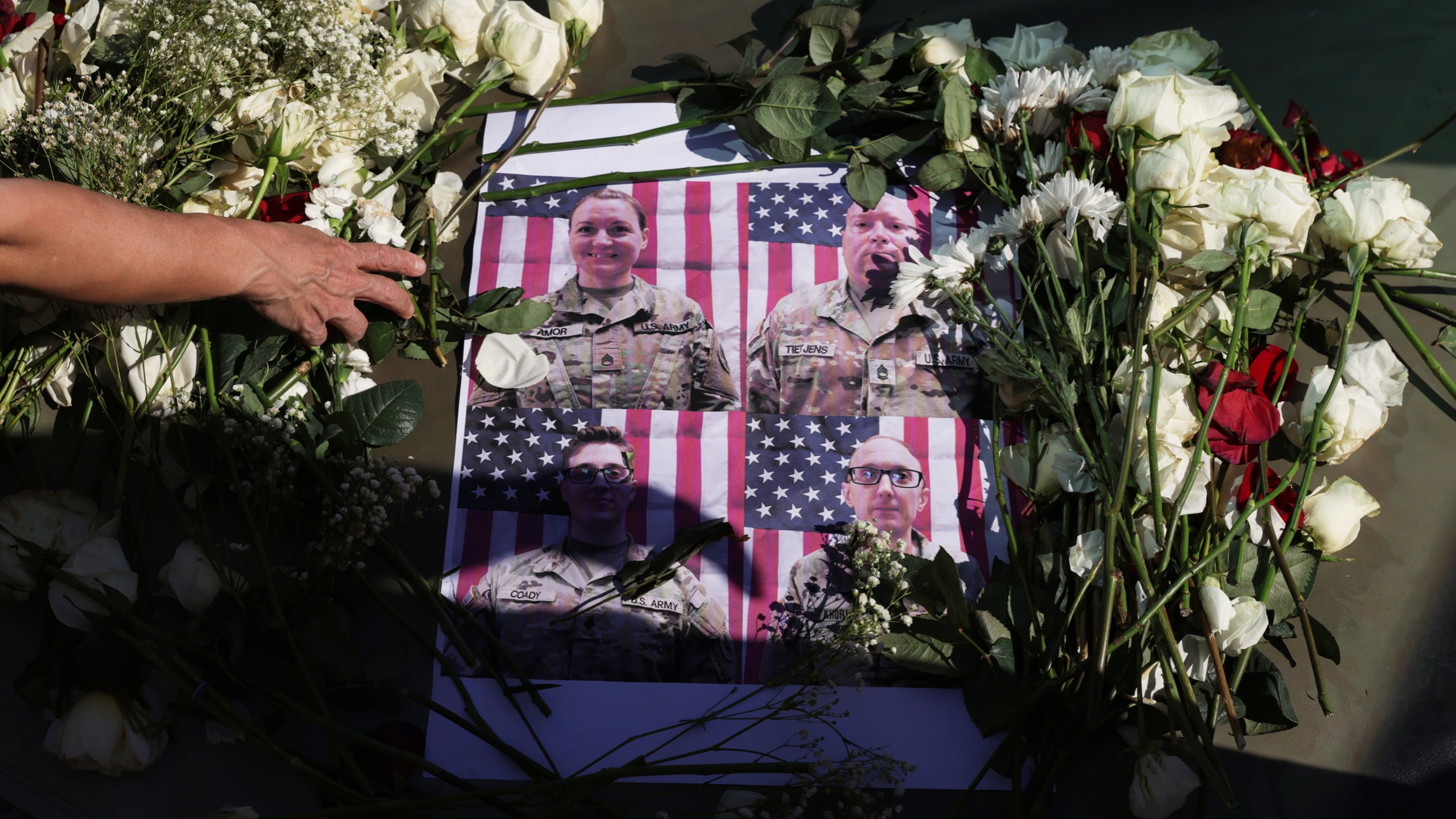 d1e00ek4ebabms.cloudfront.net image