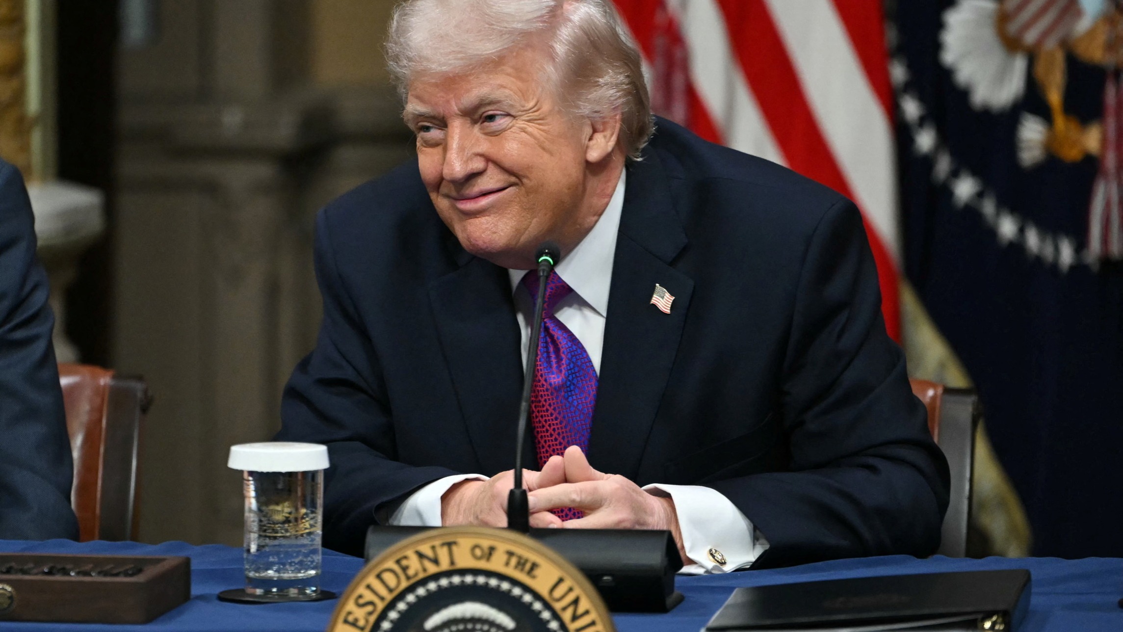 d1e00ek4ebabms.cloudfront.net image