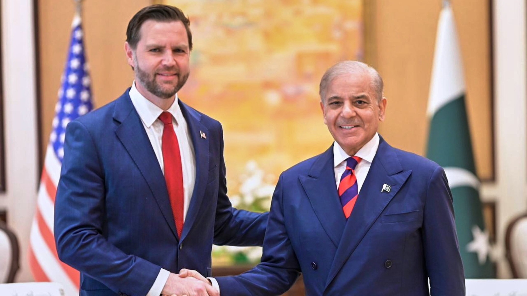 d1e00ek4ebabms.cloudfront.net image