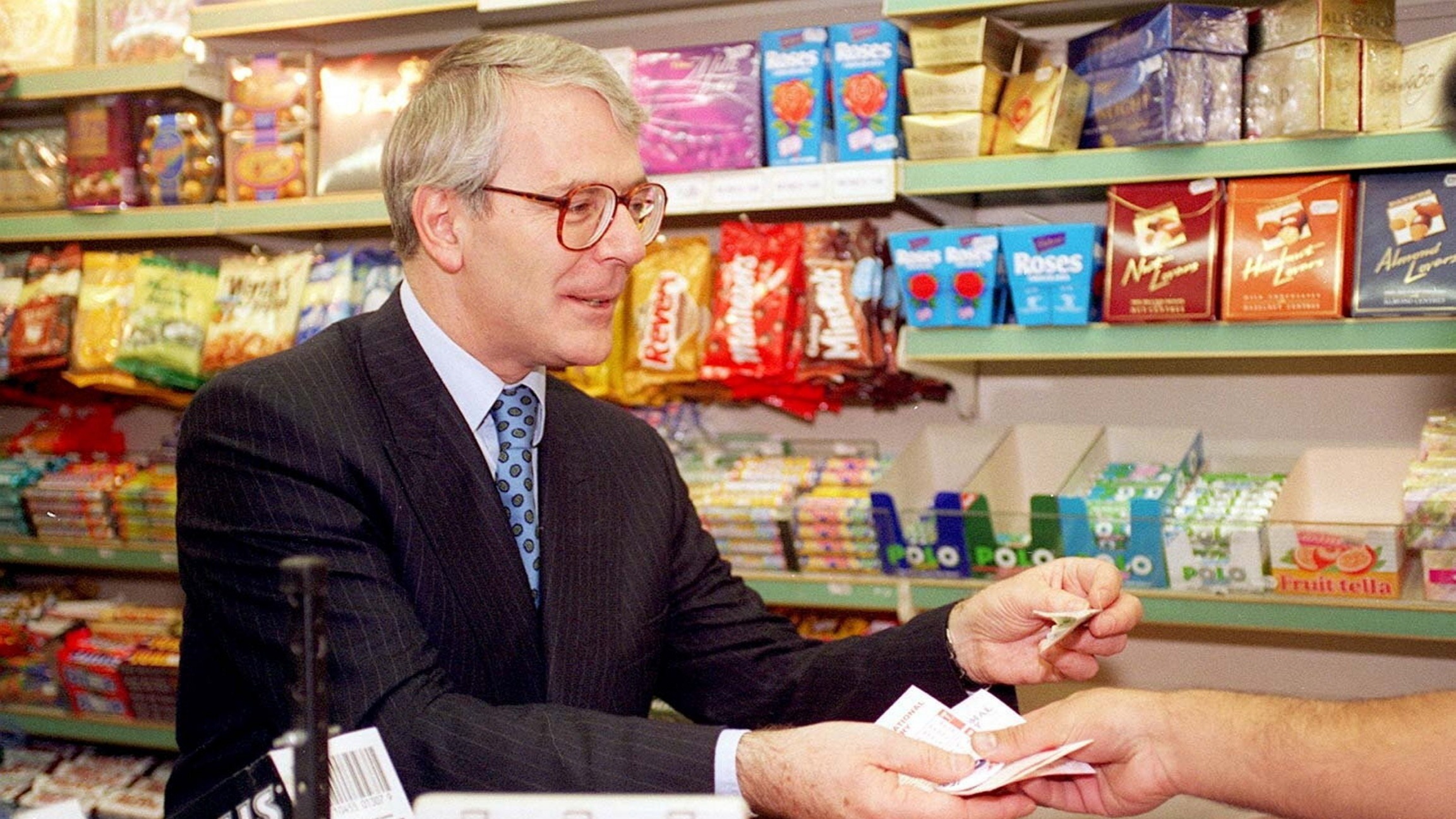 d1e00ek4ebabms.cloudfront.net image