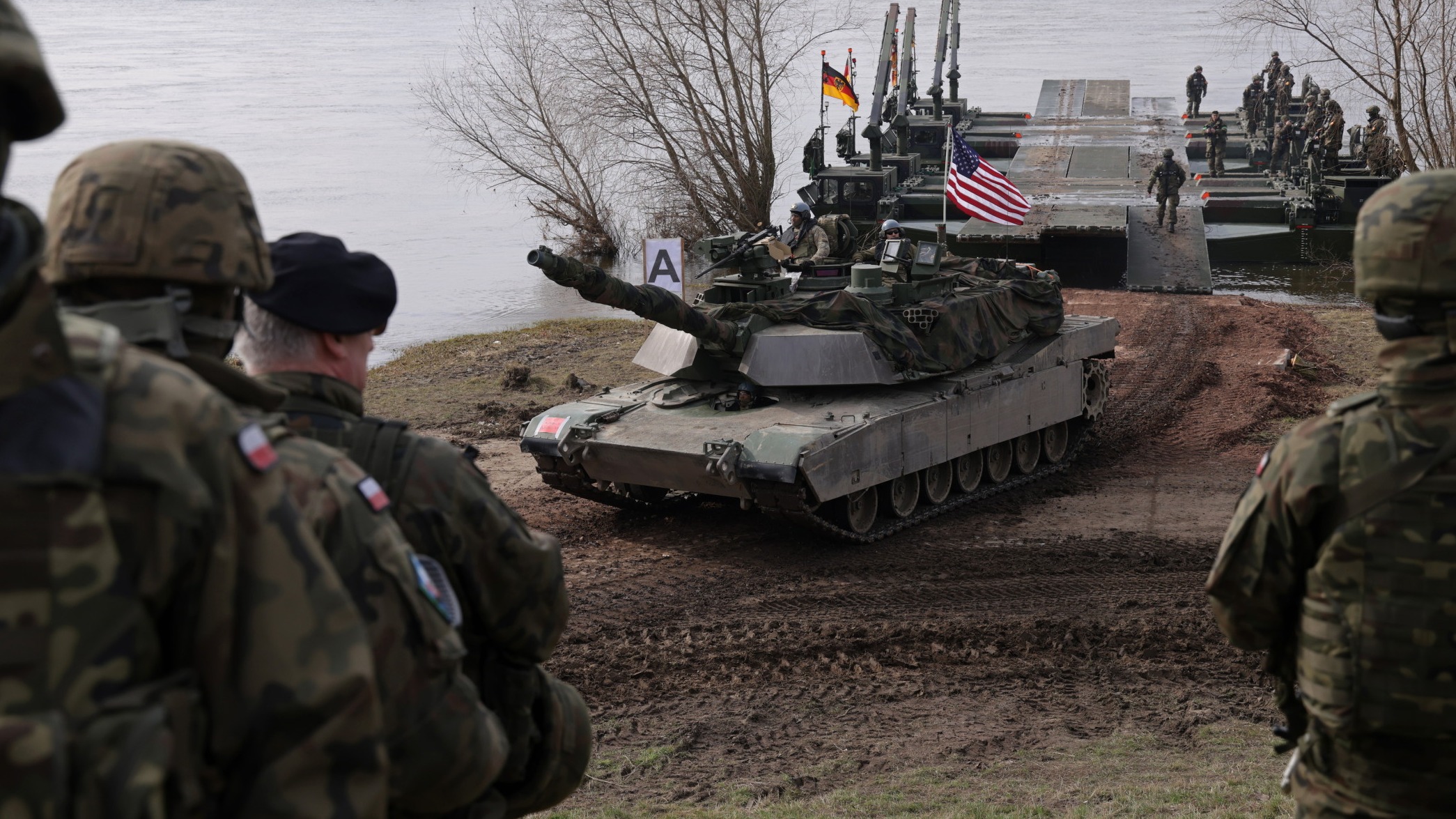 d1e00ek4ebabms.cloudfront.net image