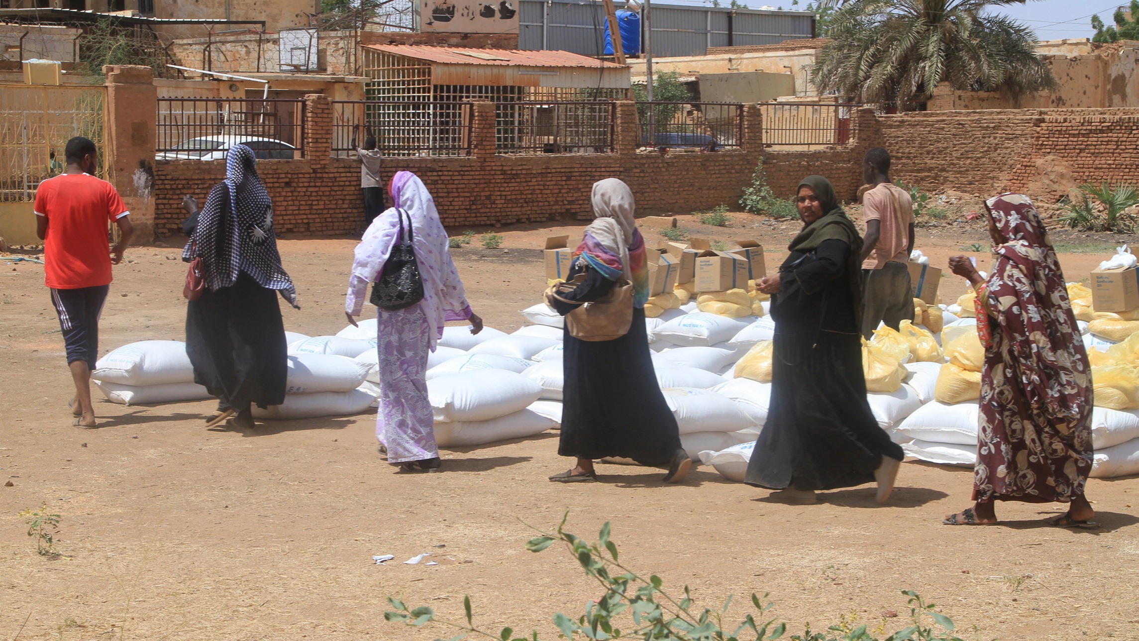 d1e00ek4ebabms.cloudfront.net image